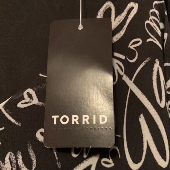 Torrid 0XL strappy tank top NWT $39.50 MSRP Sophie Graffiti Love - Picture 4 of 5
